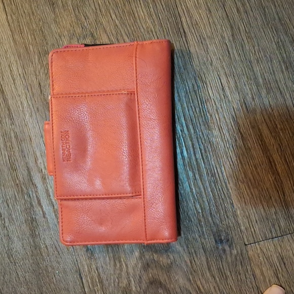 Kenneth Cole Reaction Mirror Utility Tab Clutch Orange Women's Wallet. - Picture 12 of 14